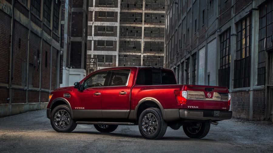  Nissan Titan Crew Cab XD Platinum Reserve 2015 года  (фото 4 из 33)